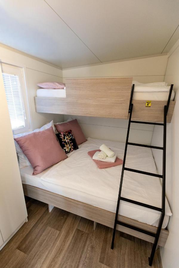 Mobile Home Whit Sea View Lavojesa Drage Exterior photo